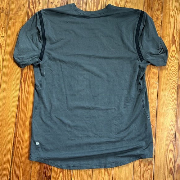 LuLu lemon tech T - Picture 3 of 3